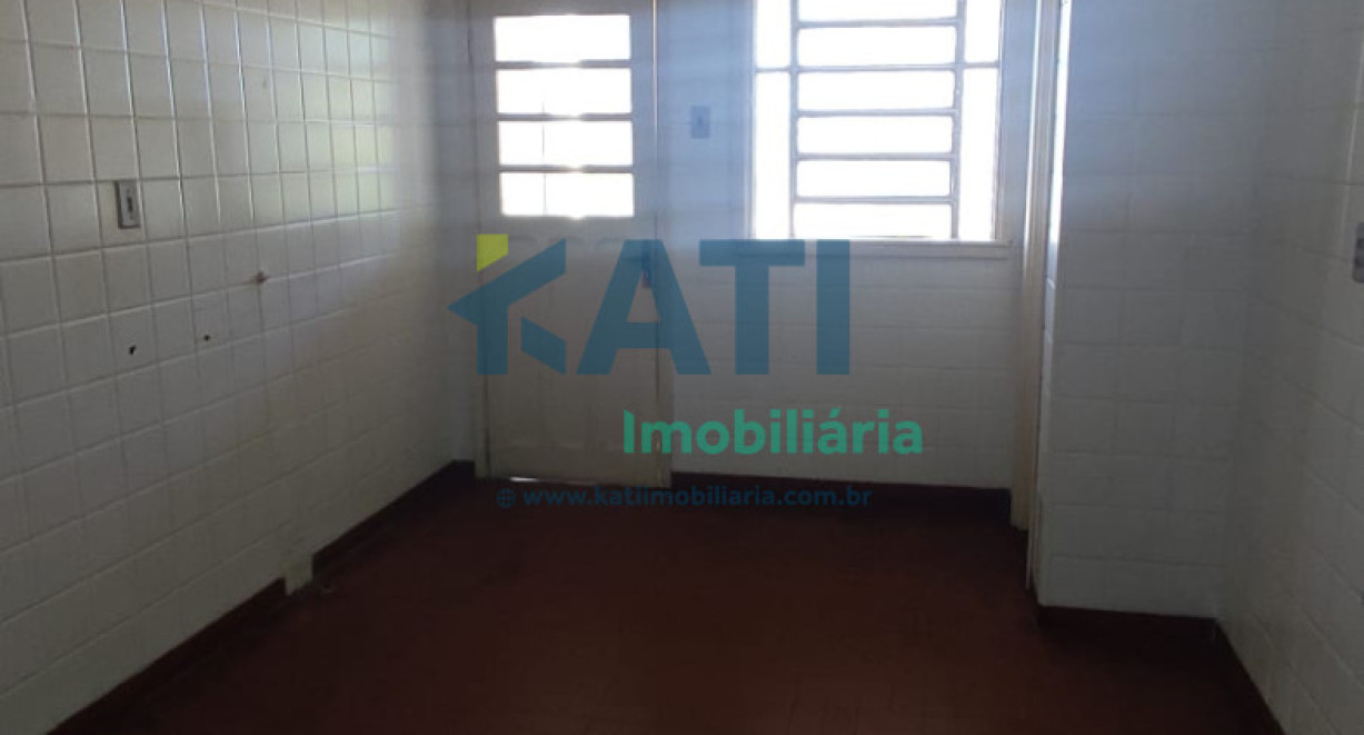 Apto no 3º andar, com boa localização - Av. Rio Branco