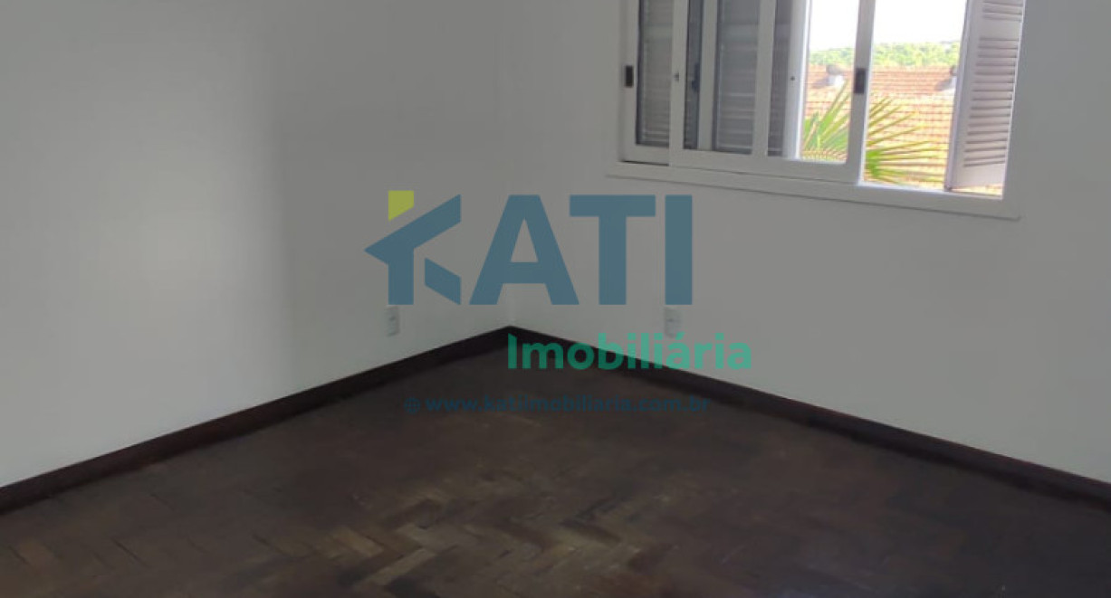 Apto amplo com sacada - Av. Tuparendi