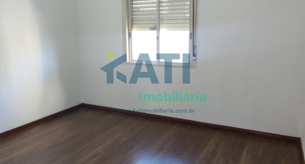 Apto no 3º andar, com boa localização - Av. Rio Branco