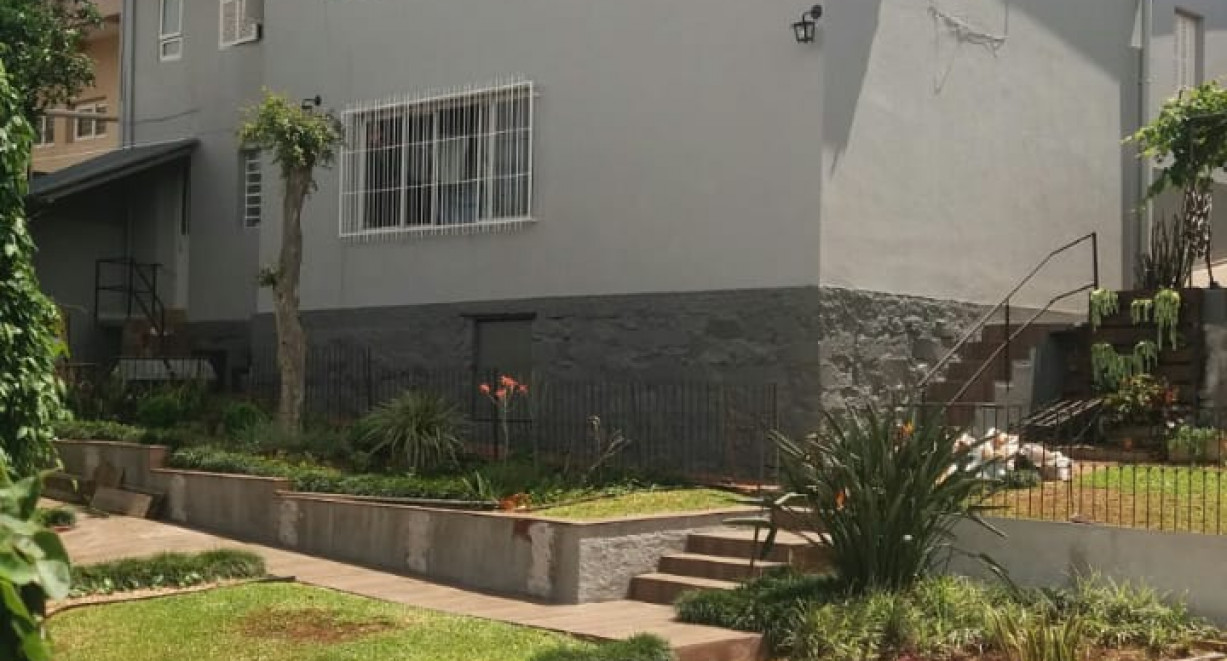 Amplo terreno com casa de esquina! - Rua Dr. João Danhe