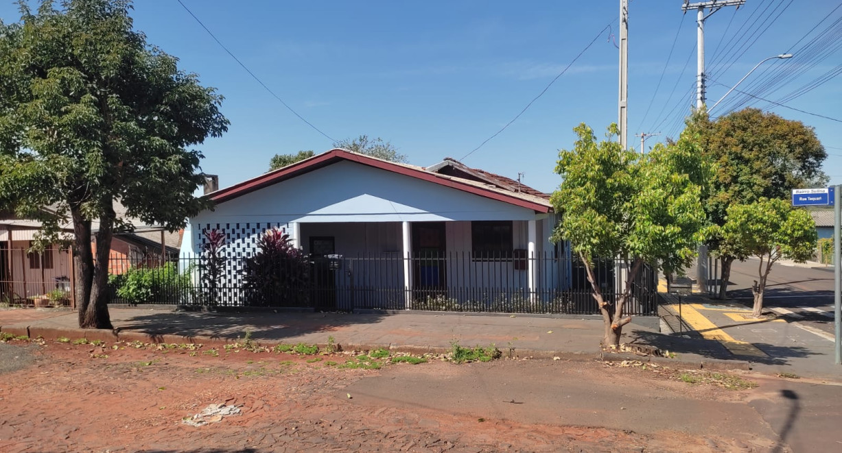 Casa de esquina no bairro Sulina - Rua Taquari