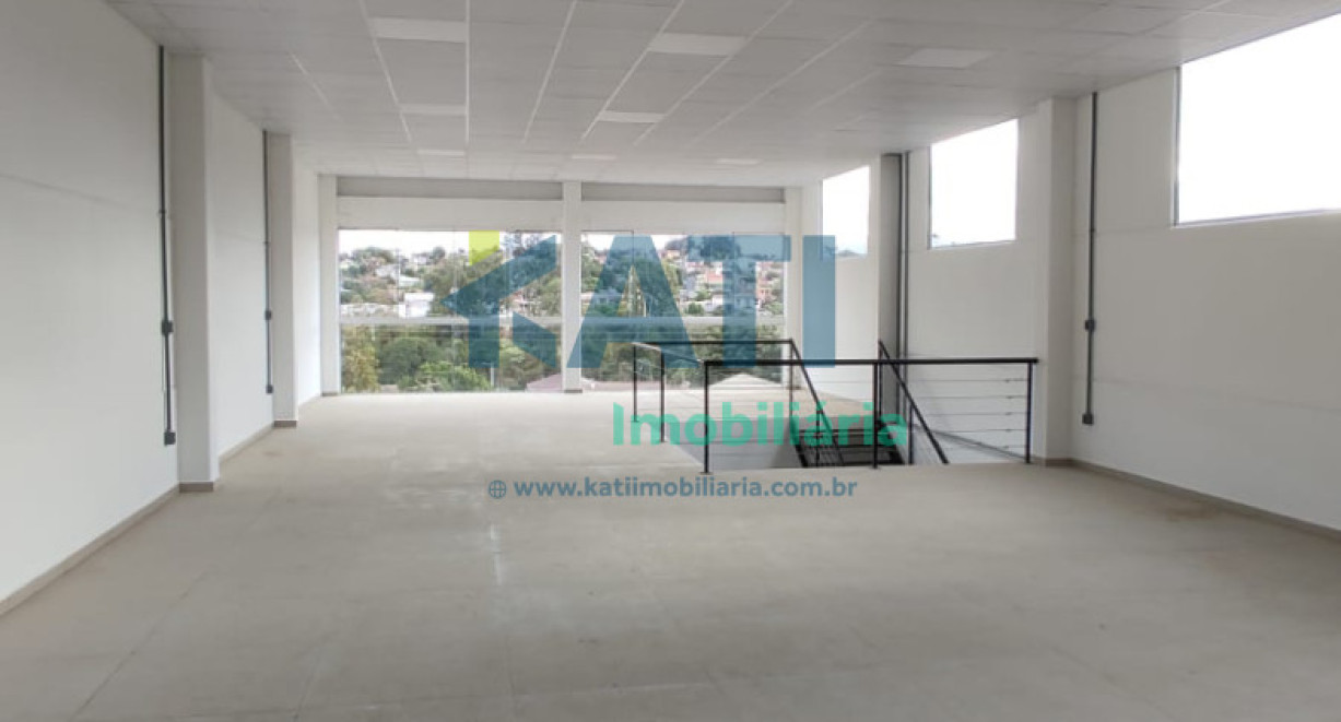 Sala nova com mezanino - Rua Caxias