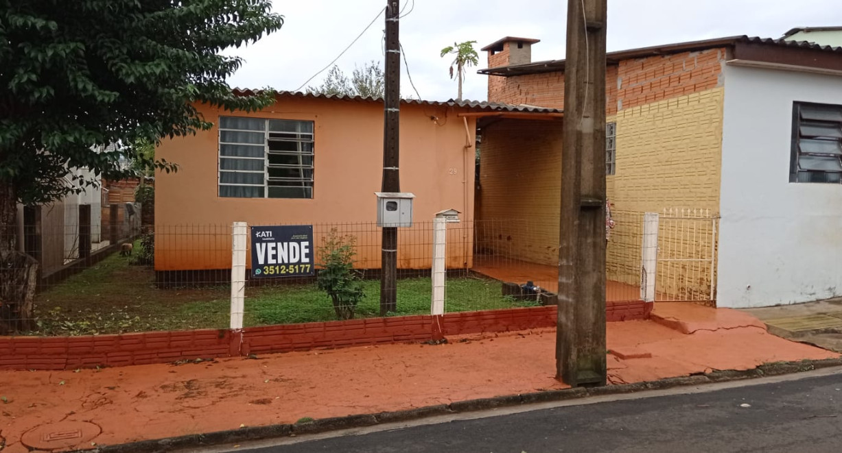 Casa a venda no bairro Planalto - Rua Professor Liberato Salzano