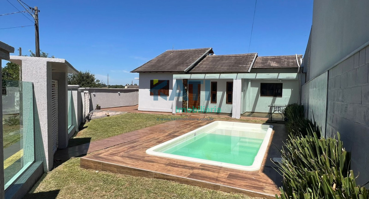 Casa com piscina no Bairro São Francisco - Rua Padre Eduardo Bogo
