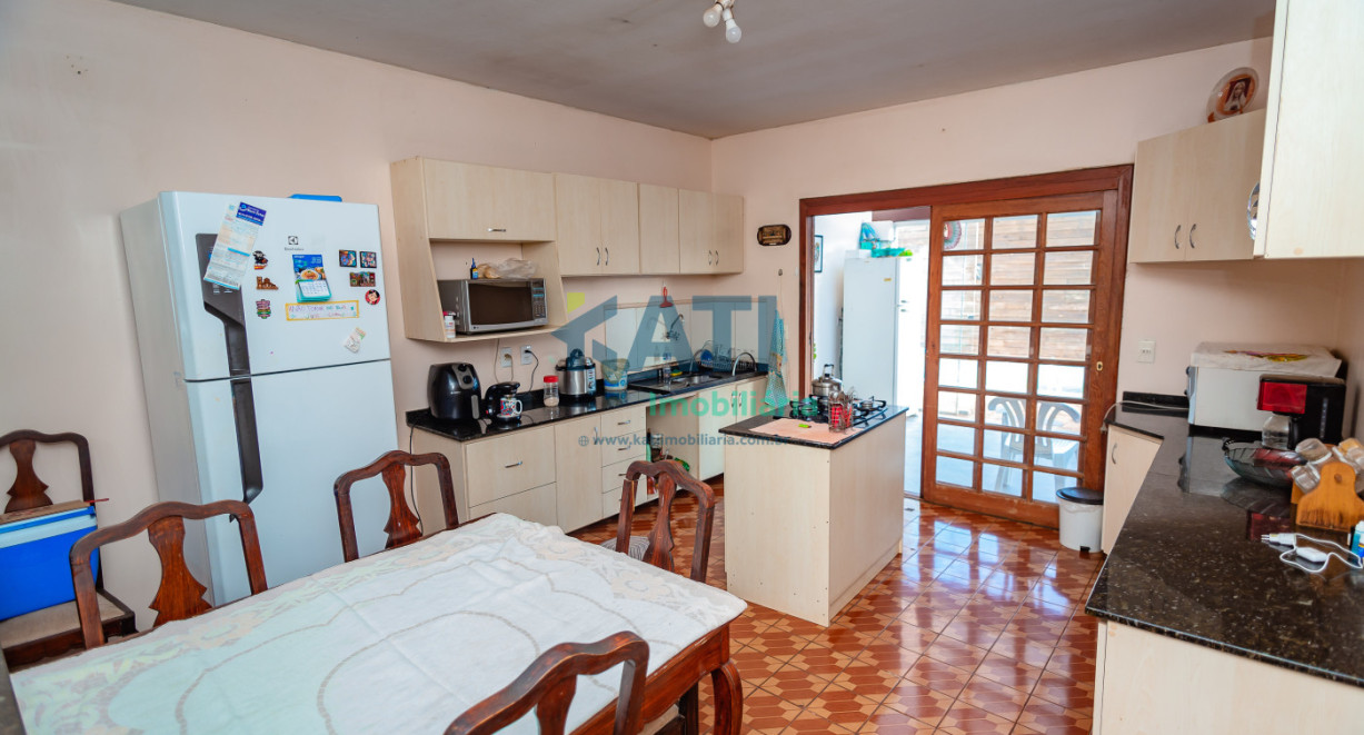 Casa com piscina em bairro nobre - Rua Arsênio Zorzan Sobrinho