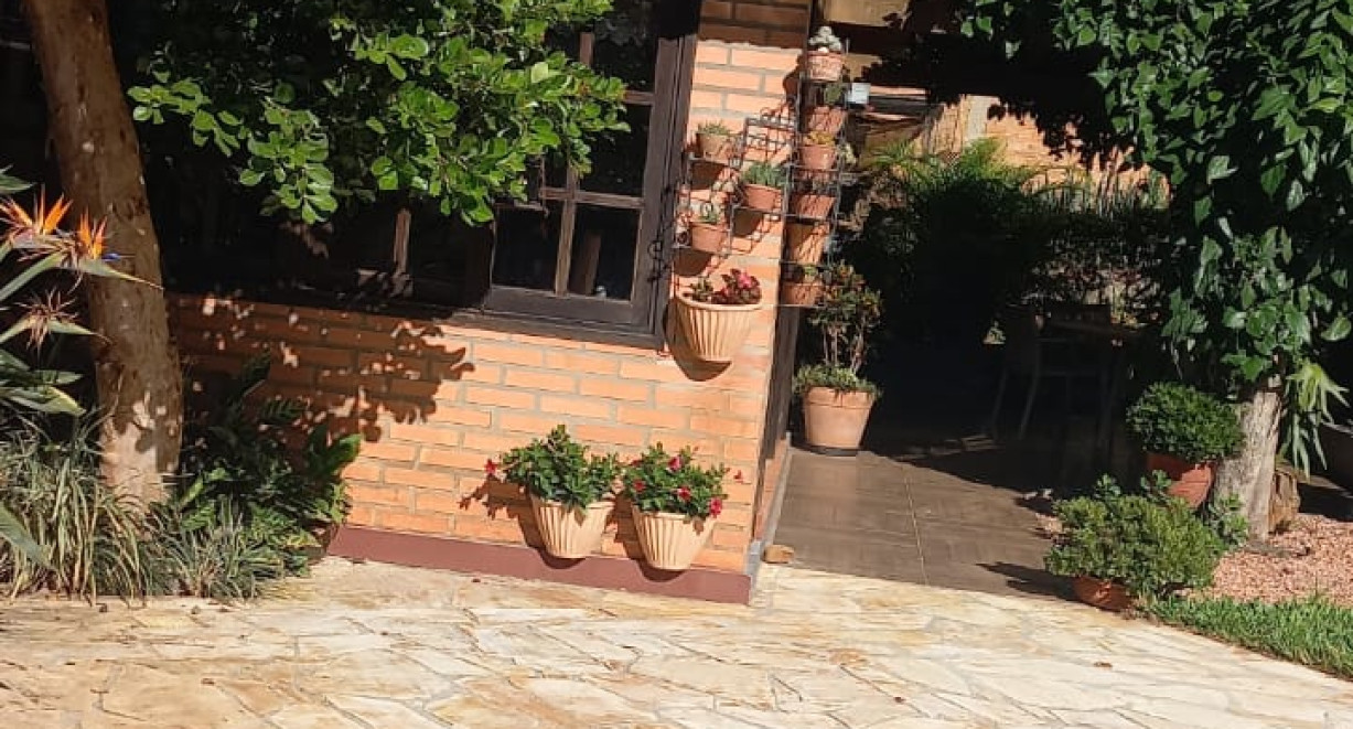 Casa semi mobiliada para locação no centro. - Rua João Dahne