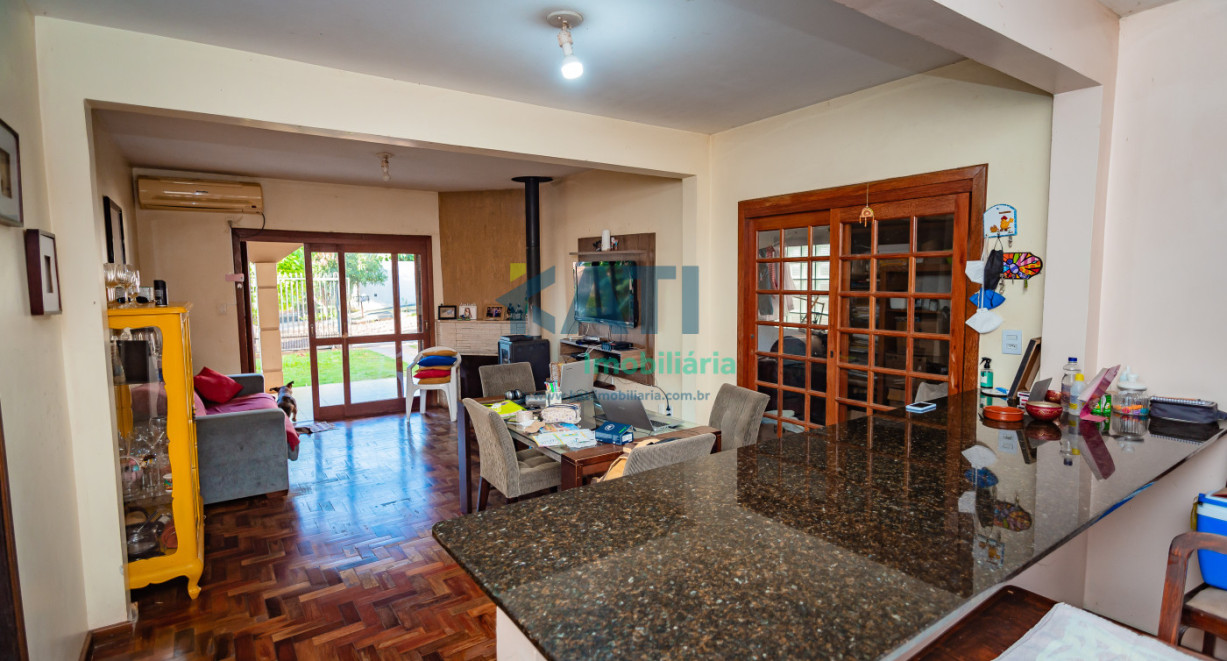 Casa com piscina em bairro nobre - Rua Arsênio Zorzan Sobrinho