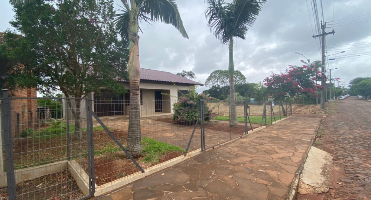 Casa com área de terra Bairro Cruzeiro - Rua Joaquim Rodrigues