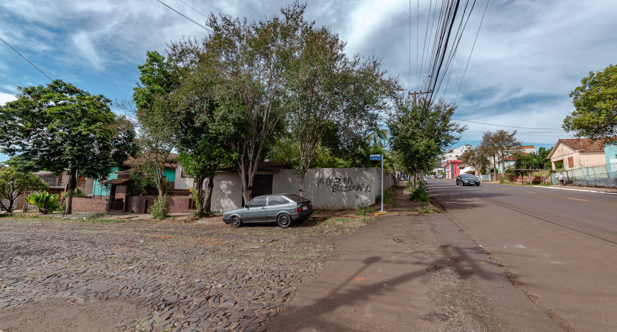 Terreno de esquina no centro - Rua Girua, esquina Dr. João Dahne