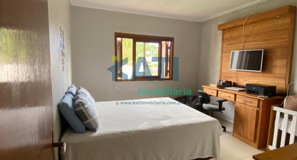 Casa com piscina no Bairro São Francisco - Rua Padre Eduardo Bogo