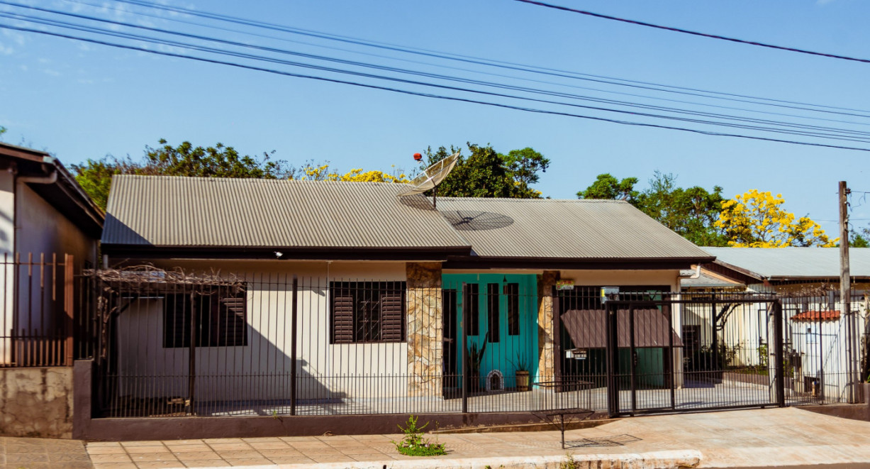 Casa de alvenaria, com boa localização. - Rua Edwino Fenner