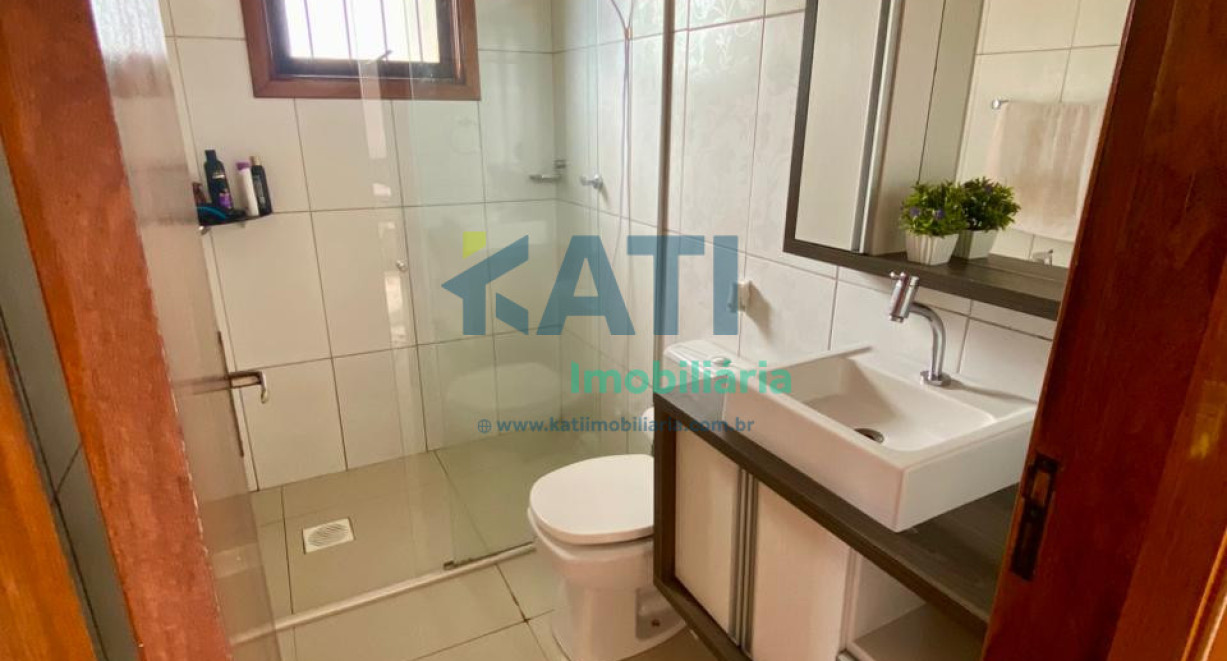 Casa com piscina no Bairro São Francisco - Rua Padre Eduardo Bogo