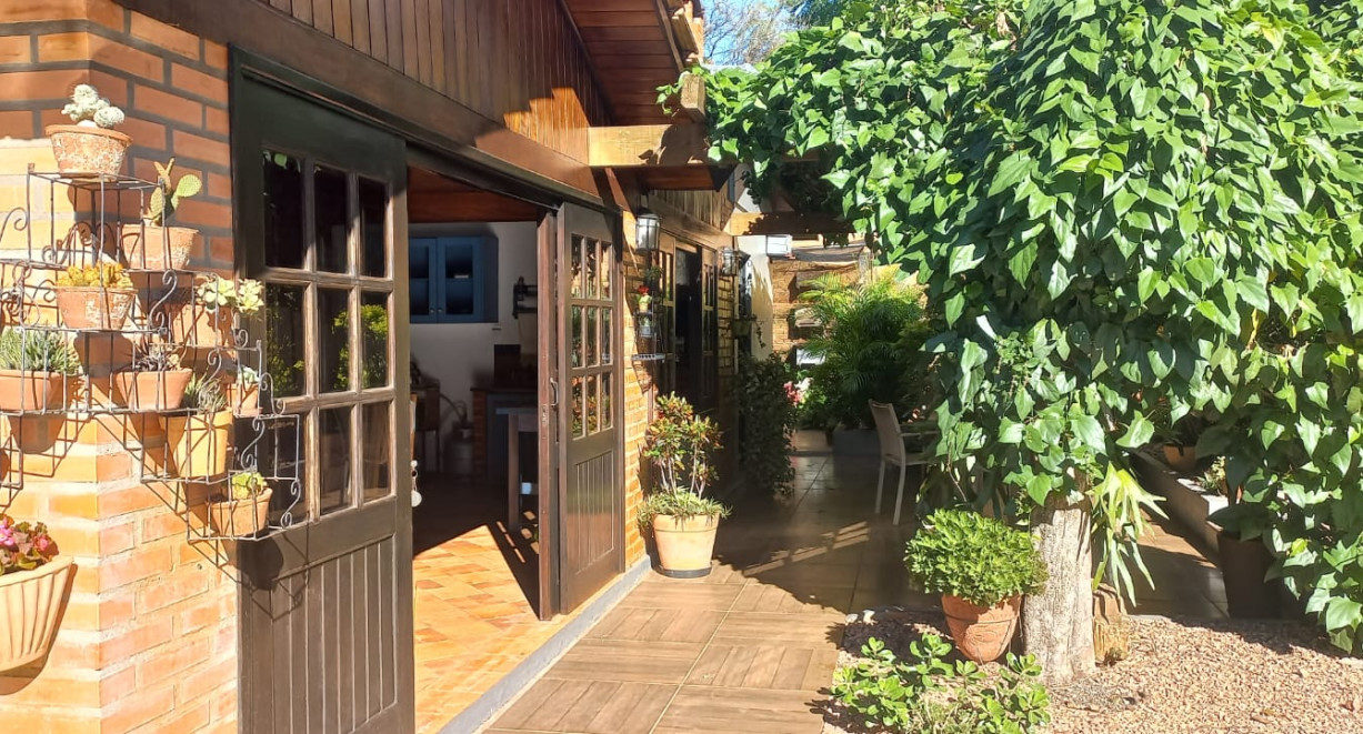 Casa semi mobiliada para locação no centro. - Rua João Dahne