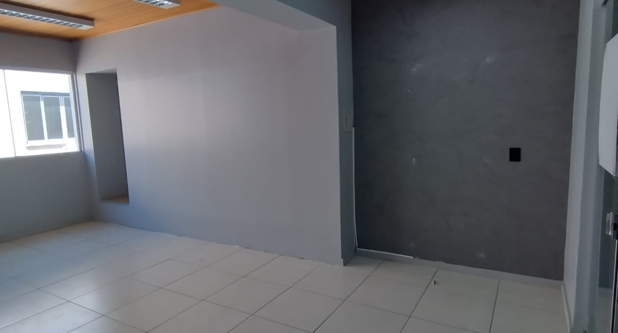 Sala comercial no Ed. Ferramis - Av América