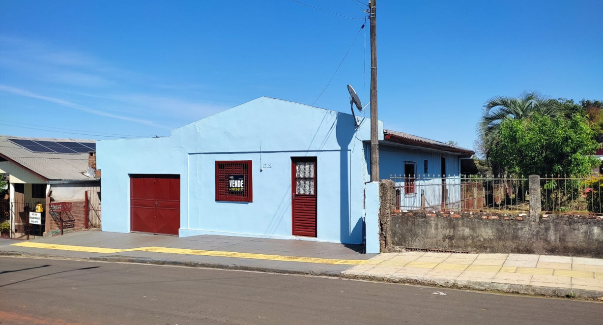 Casa com terreno amplo na Sulina - Rua Guilherme Kroth