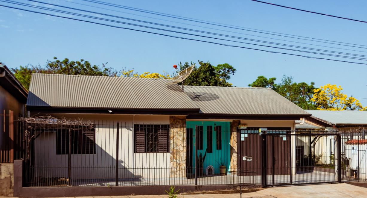 Casa de alvenaria, com boa localização. - Rua Edwino Fenner