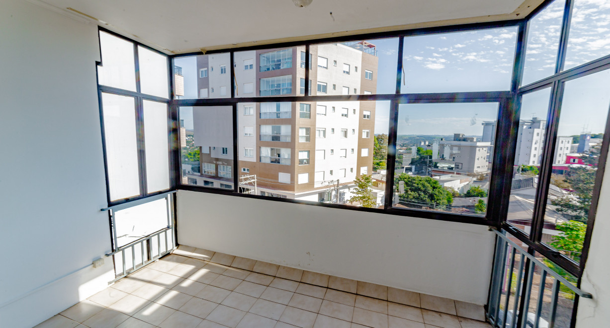 Amplo apartamento no Ed. Santa Rosa - Rua Minas Gerais