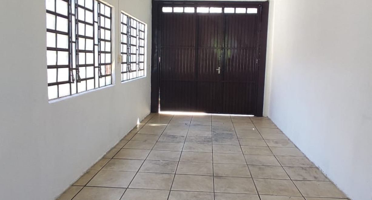 Casa para  venda no bairro Glória - Rua Apolo