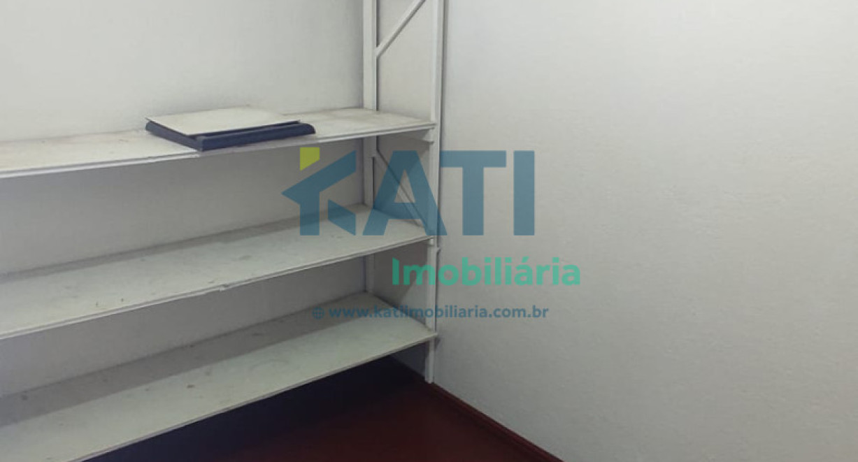 Apto no 3º andar, com boa localização - Av. Rio Branco
