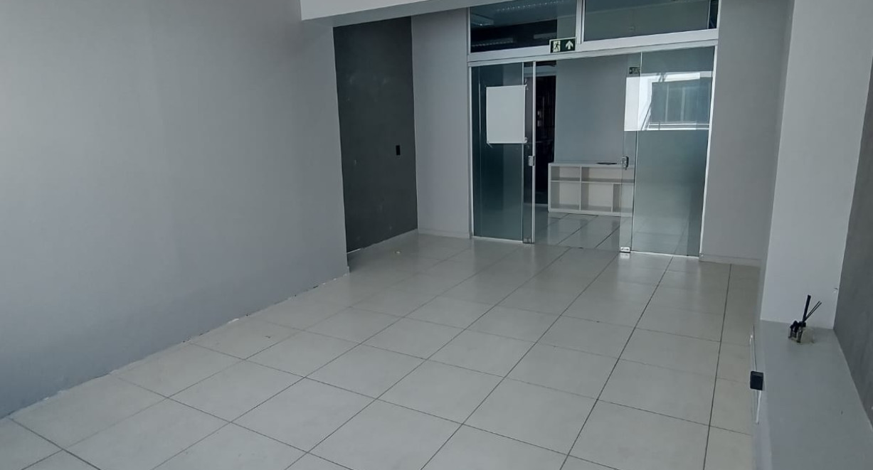 Sala comercial no Ed. Ferramis - Av América