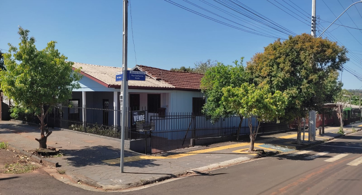 Casa de esquina no bairro Sulina - Rua Taquari