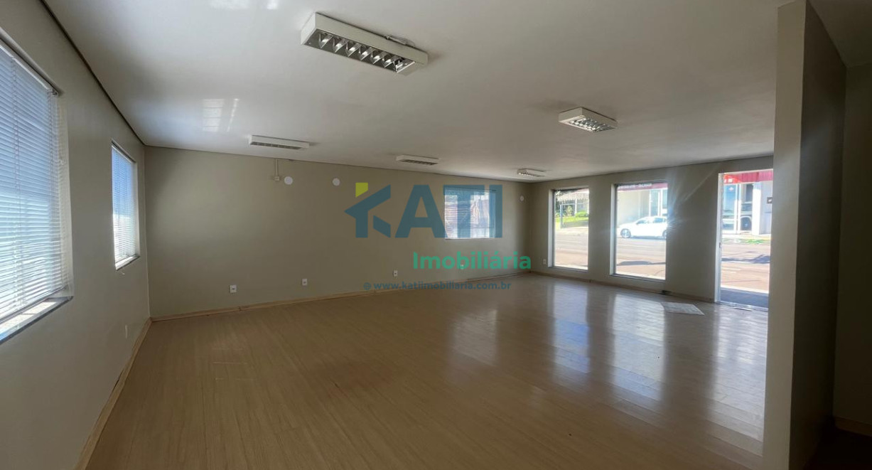 Sala térrea, com vitrine - Rua Dr. Francisco Timm
