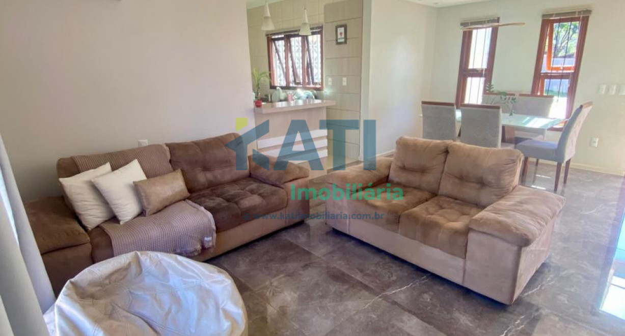Casa com piscina no Bairro São Francisco - Rua Padre Eduardo Bogo