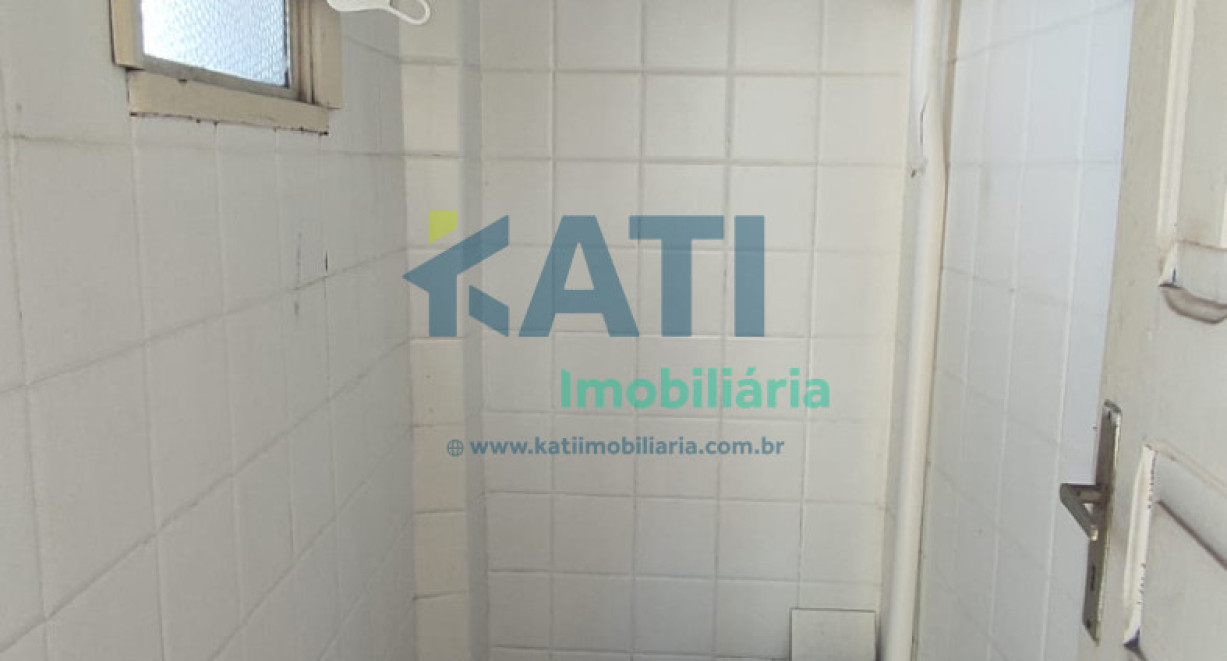 Apto no 3º andar, com boa localização - Av. Rio Branco