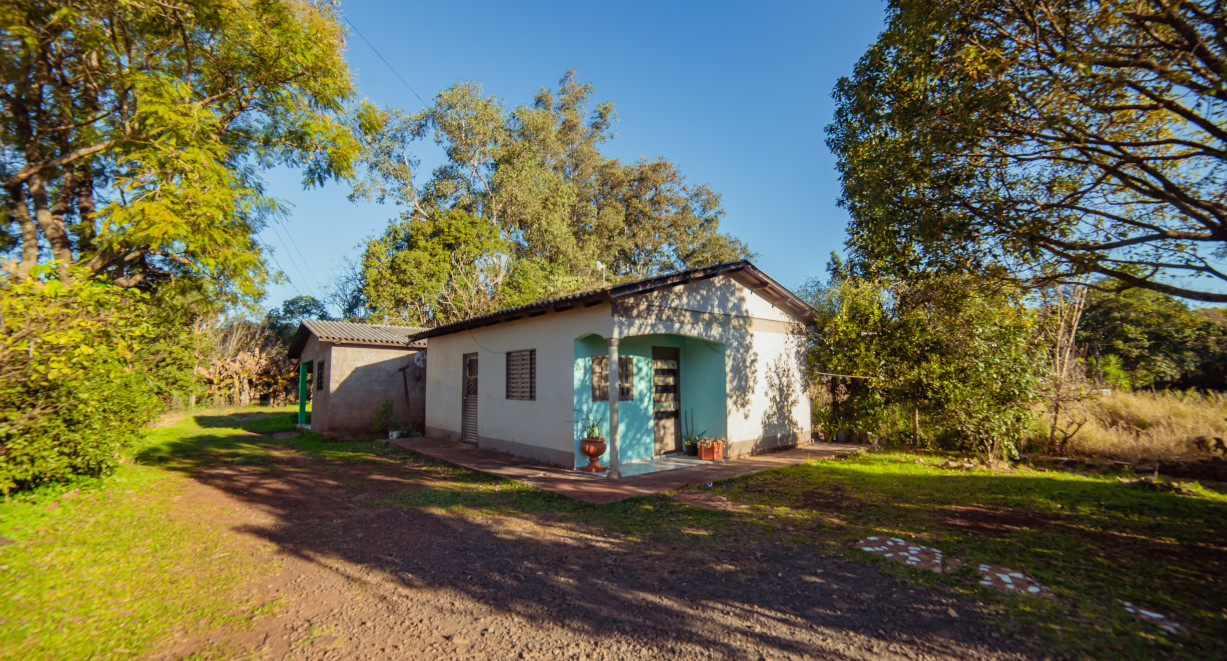 Terreno com duas casas de alvenaria! - Rua São Salvador