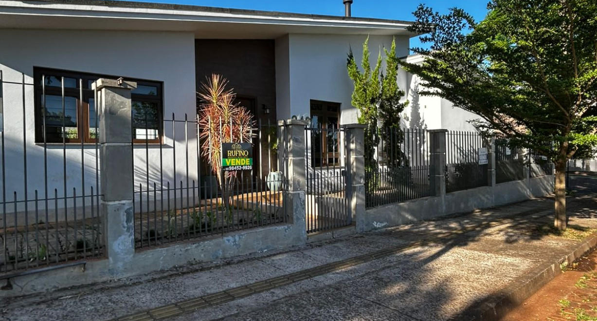 Casa de esquina alto padrão - Rua Barão do Rio Branco