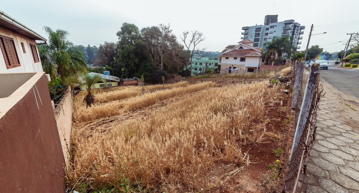 Quer construir? Temos o terreno Ideal! - Rua Marcilio Dias