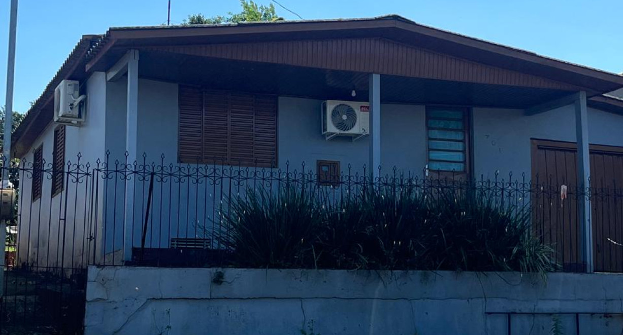 Casa com amplo terreno no bairro Sulina - Rua São Gabriel