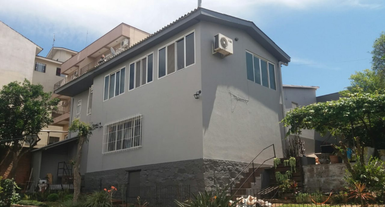 Amplo terreno com casa de esquina! - Rua Dr. João Danhe