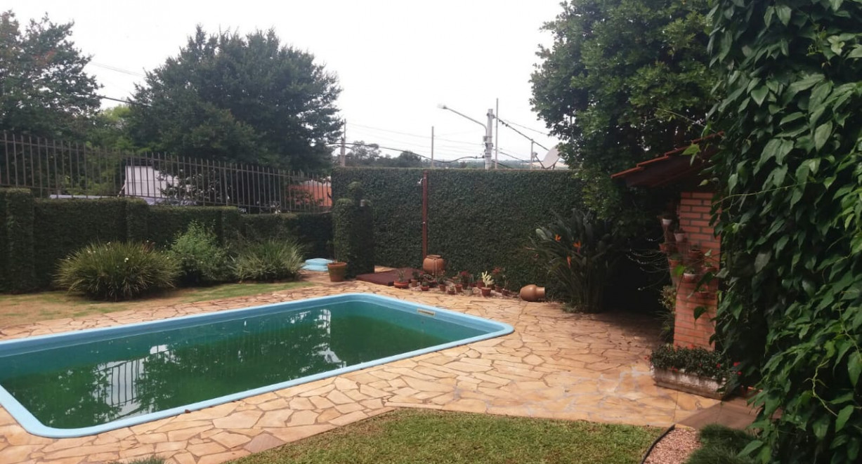 Amplo terreno com casa de esquina! - Rua Dr. João Danhe