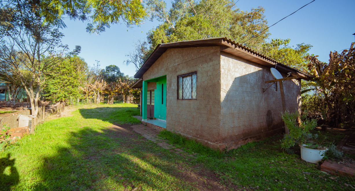 Terreno com duas casas de alvenaria! - Rua São Salvador