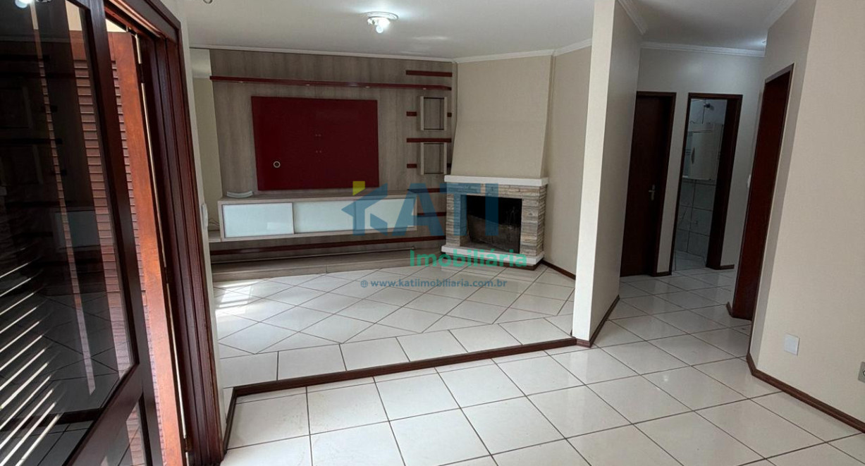 Casa com piscina na Esplanada - Rua Carlos Heinze