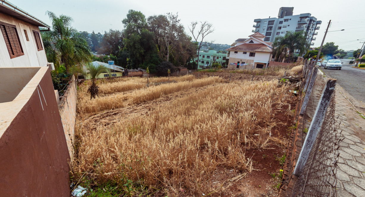 Quer construir? Temos o terreno Ideal! - Rua Marcilio Dias