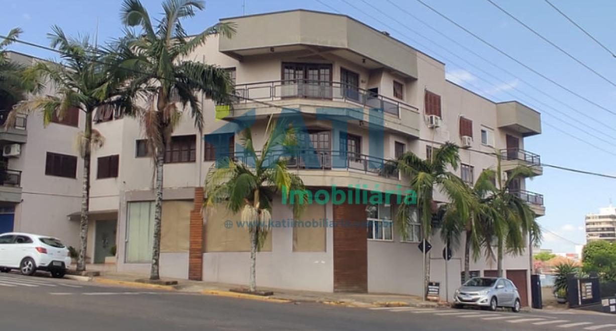 Apto amplo com sacada - Av. Tuparendi