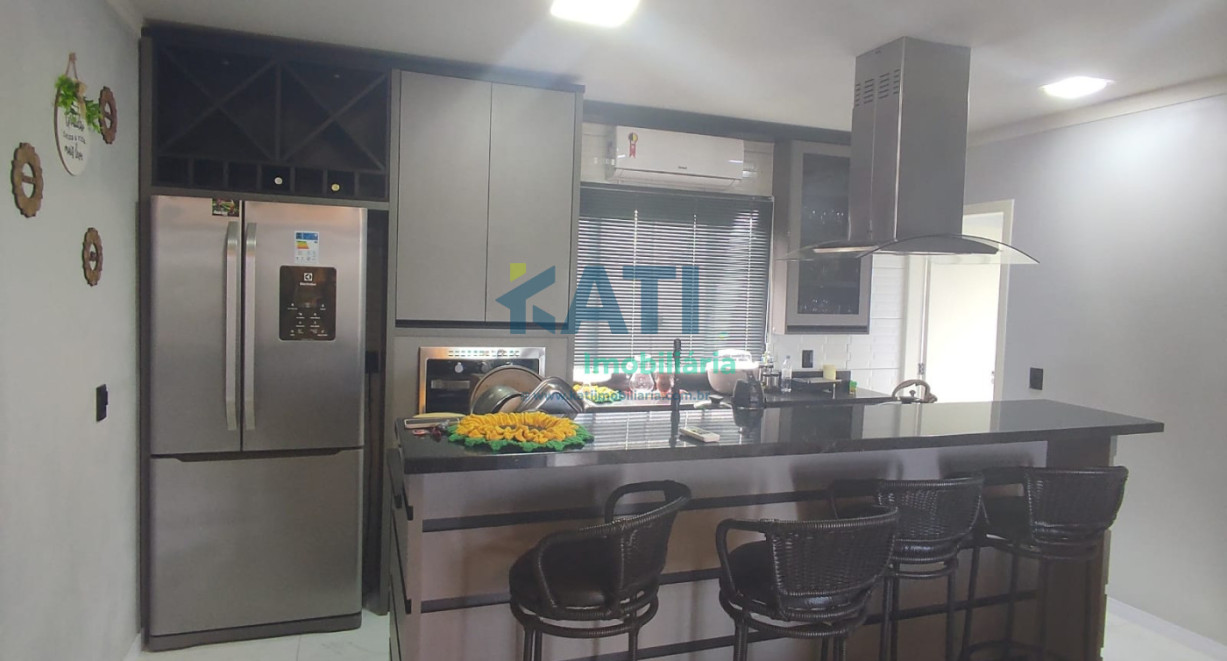 Apartamento mobiliado para locação - Rua Alvino Bieler