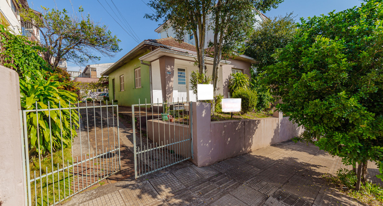 Amplo terreno, com casa bem localizado! - Av. Inhacorá