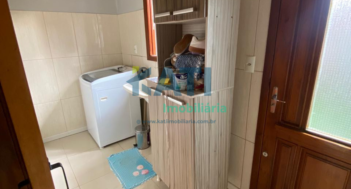 Casa com piscina no Bairro São Francisco - Rua Padre Eduardo Bogo