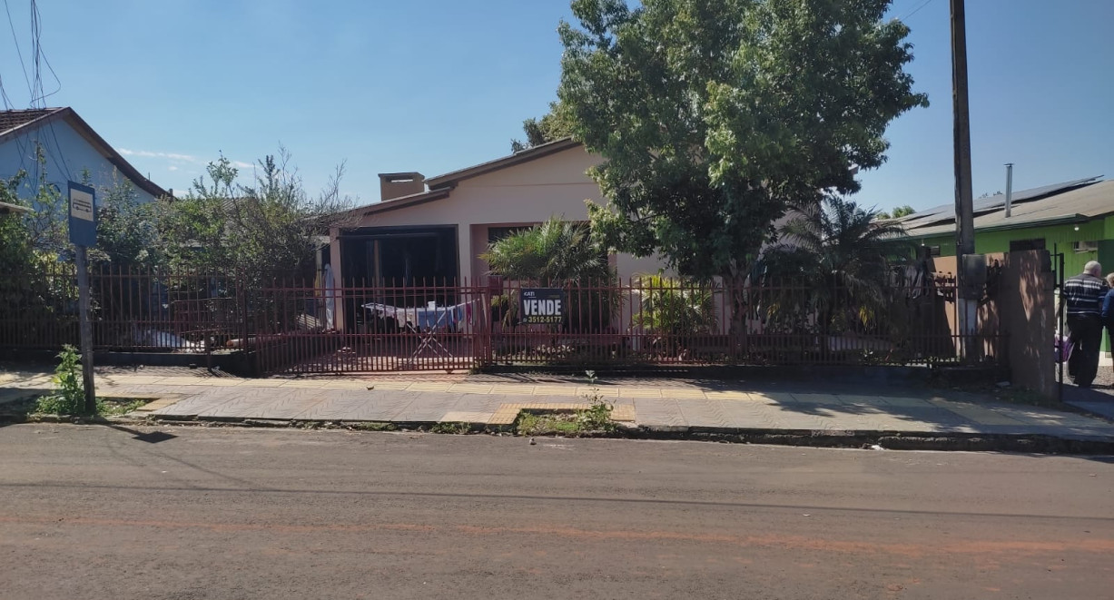 Terreno com 2 casas na Sulina - Rua Taquari