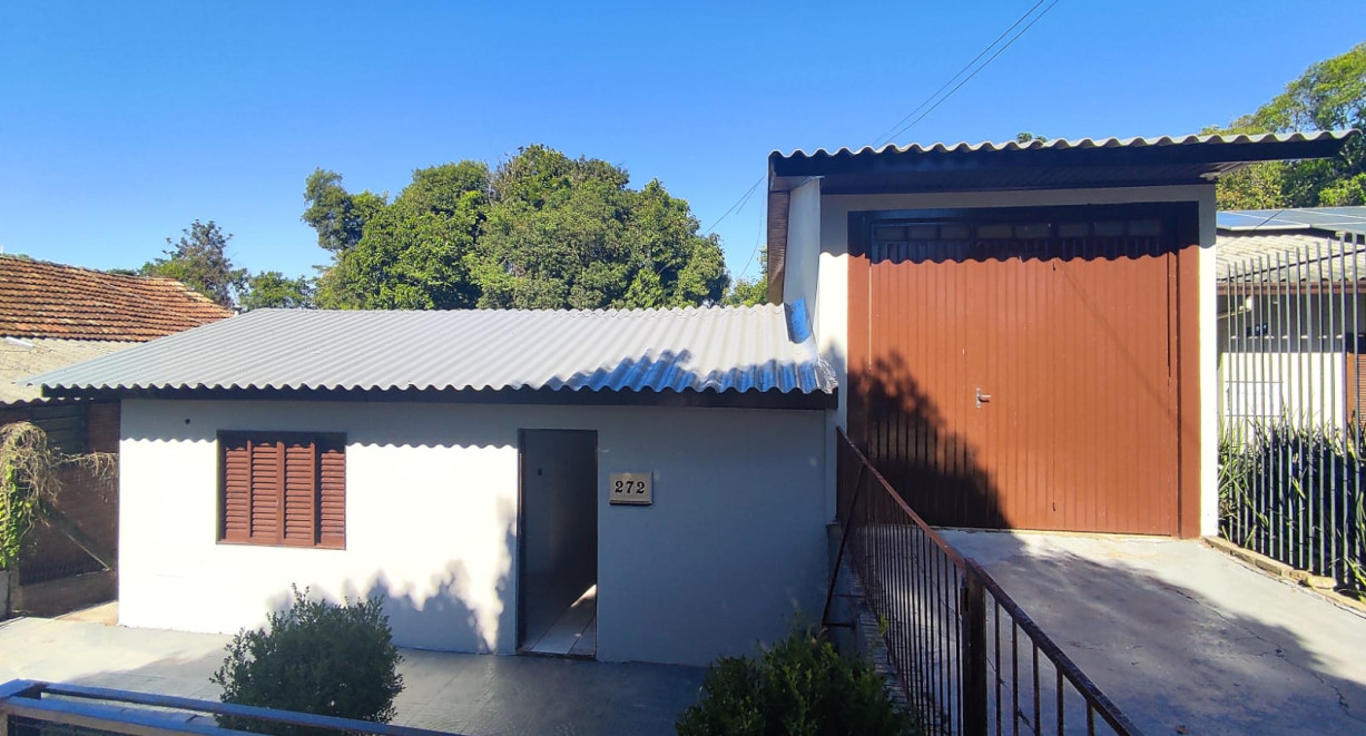 Casa para  venda no bairro Glória - Rua Apolo