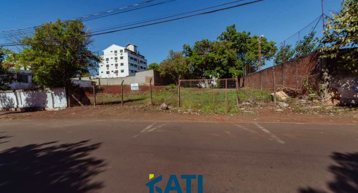 Terreno amplo, ótima localização com 1.355m² - Rua Caxias