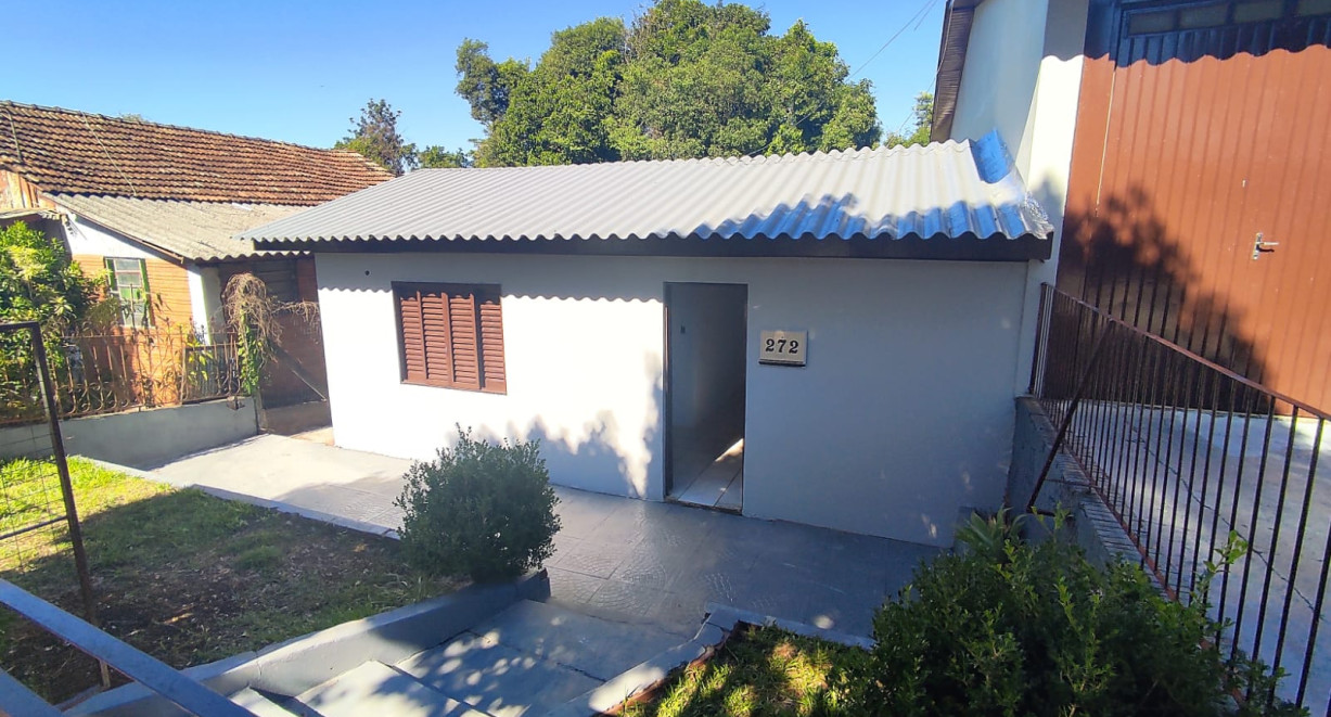 Casa para  venda no bairro Glória - Rua Apolo