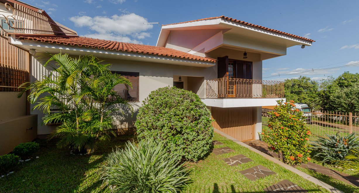 Casa ampla localizada em bairro nobre - Rua Jorge Kunde