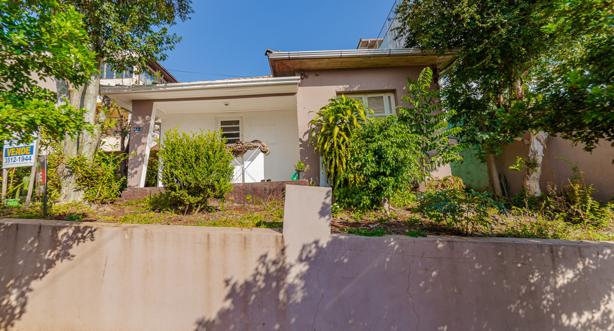 Amplo terreno, com casa bem localizado! - Av. Inhacorá