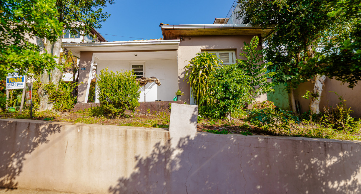 Amplo terreno, com casa bem localizado! - Av. Inhacorá