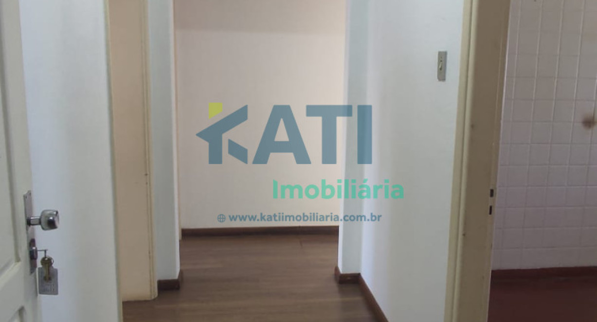 Apto no 3º andar, com boa localização - Av. Rio Branco