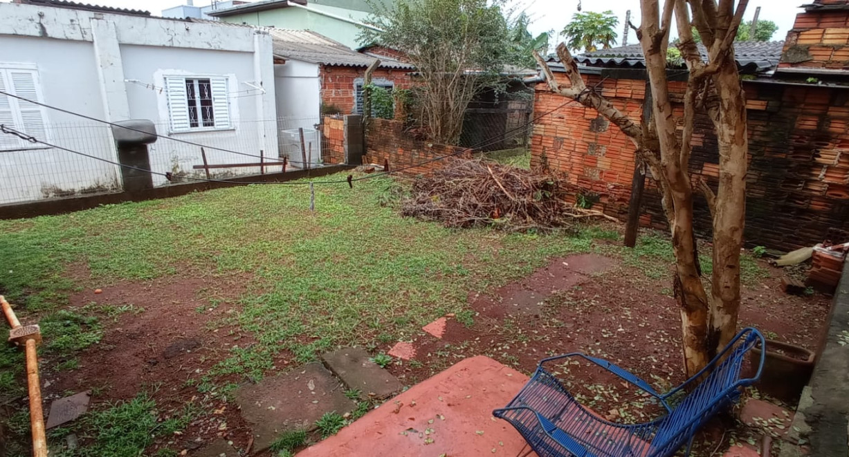 Casa a venda no bairro Planalto - Rua Professor Liberato Salzano